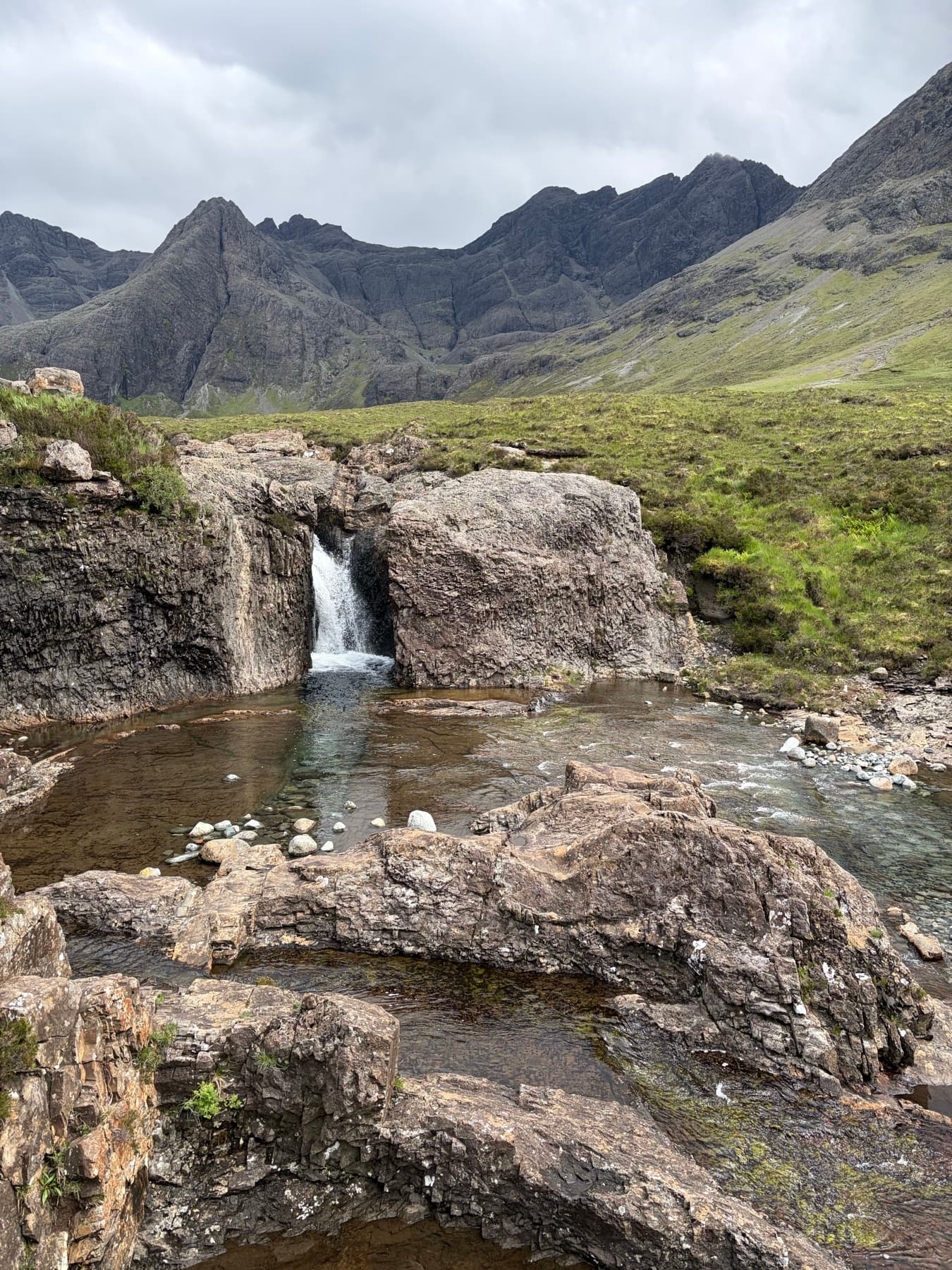 JPEG preview of the mountain pool HEIC sample